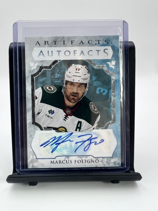 Marcus Foligno - podpis